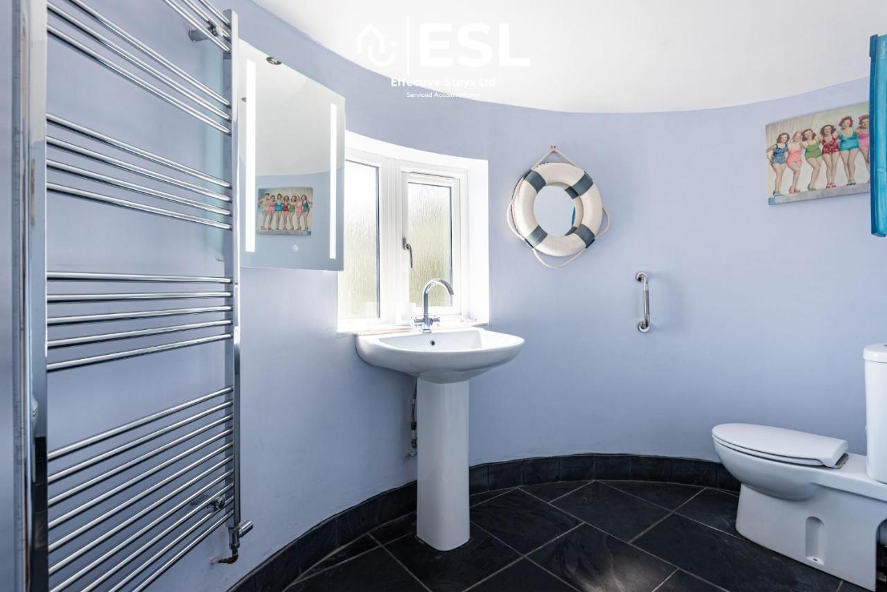Beautiful En Suite 5 Bedroom Home With Sea Views 뉴키 외부 사진